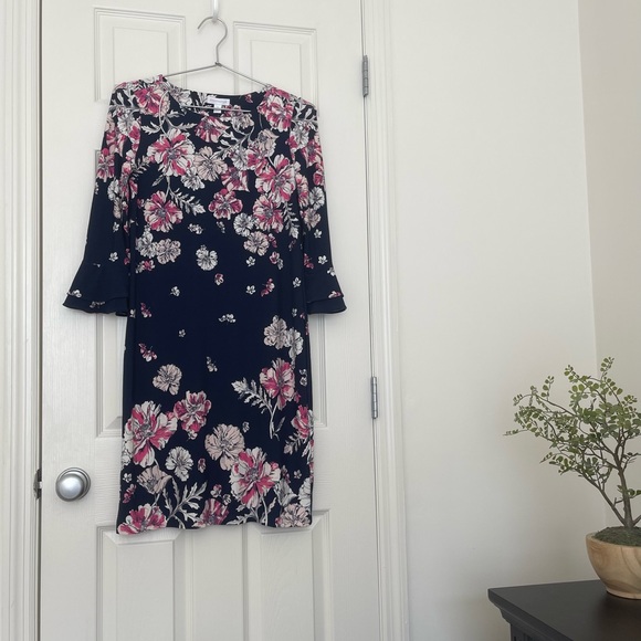 Floral print Charter Club petite shift dress with bell sleeves size small - Picture 4 of 7